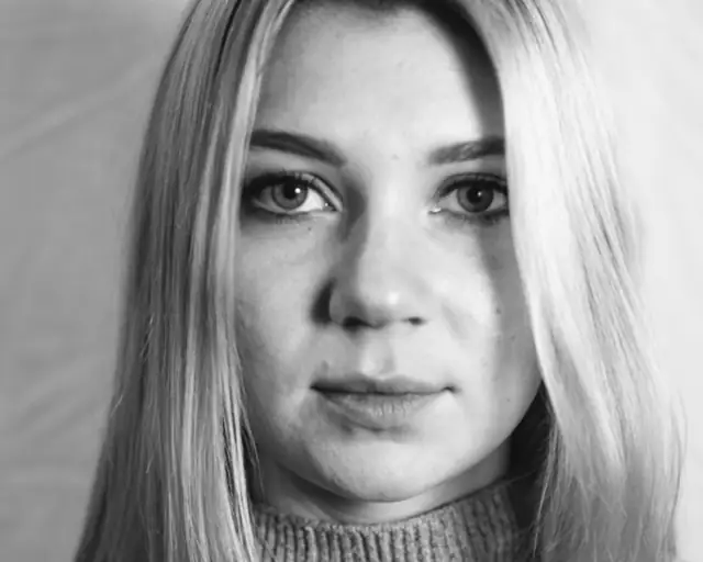 Black and white portrait of a young woman